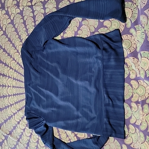 Long-sleeved Lolë workout shirt - Picture 6 of 6